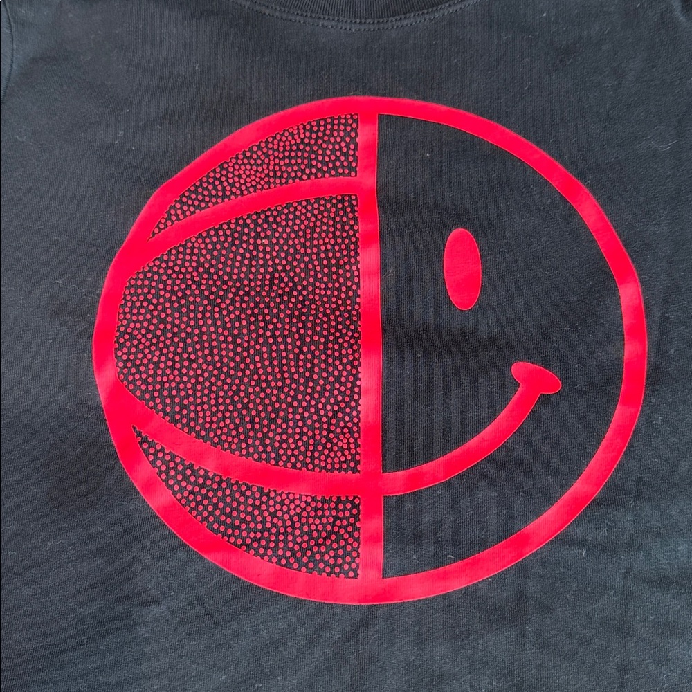Nike Kids' Tee with Pink Smiley Graphic Basketball (XL) - Picture 3 of 7